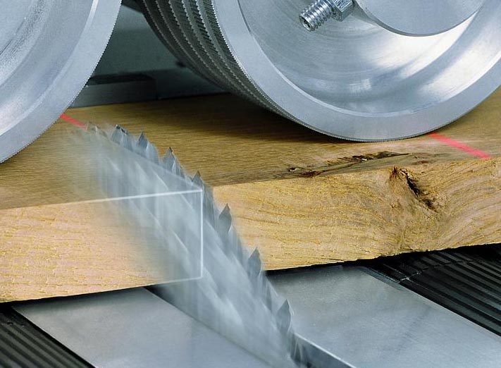 optimizing-cross-cut-saw-eliminates-wood-knots-and-other-imperfections